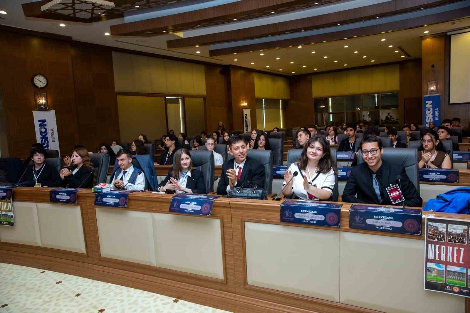 genclerin-sesi-bursa-dan-yukseldi