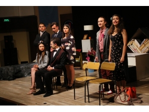 Öğrenciler, Tiyatro Festivali’nde Buluştu