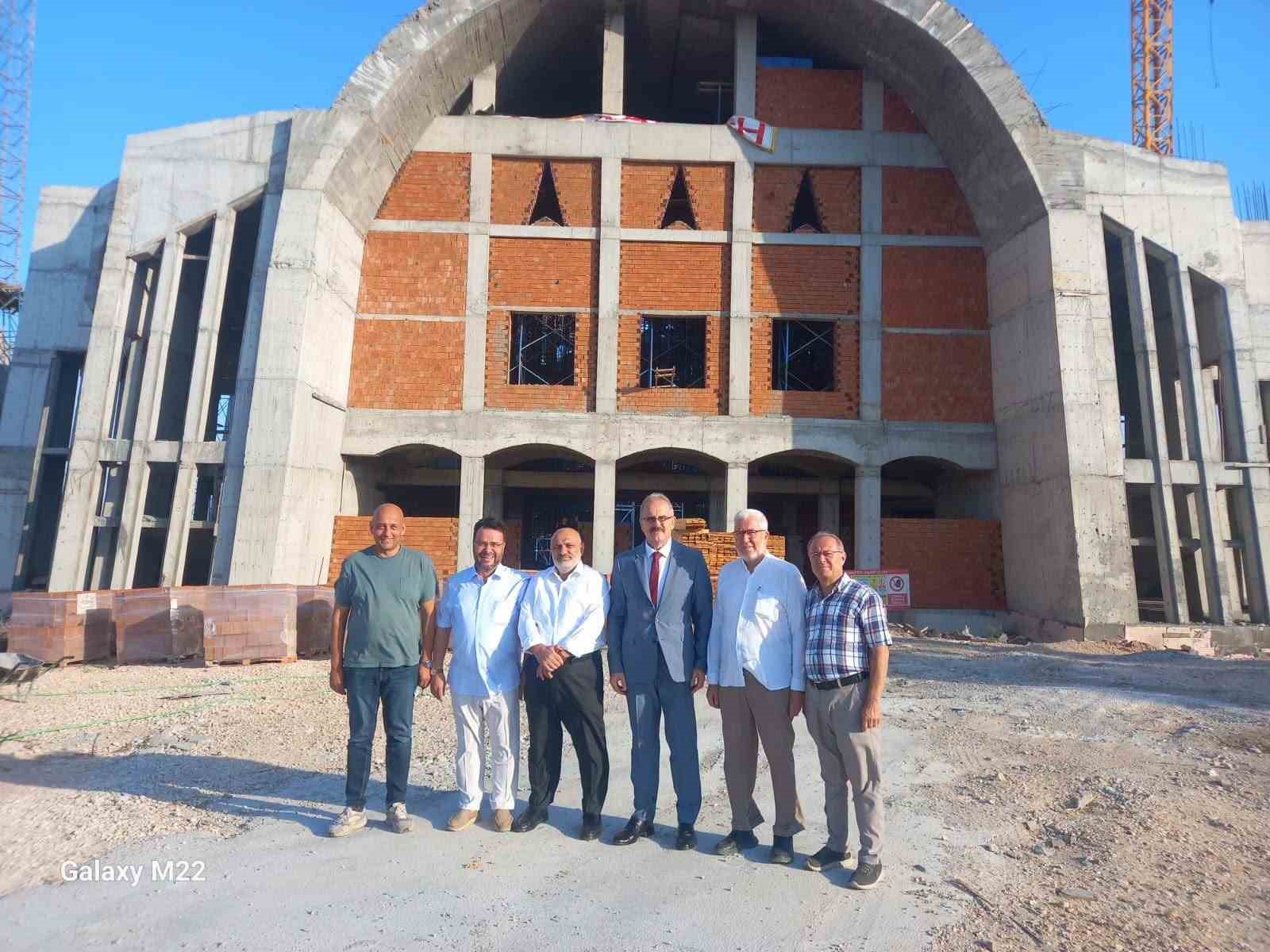 bandirma-da-universite-camii-projesi-yerinde-incelendi