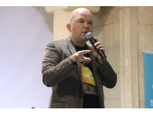 Kitap Fuarına Konuk Olan Talha Uğurluel, Abdülhamid Han’ı Anlattı