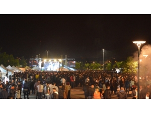 Düzce Üniversitesi Öğrencileri Baharın Coşkusunu Yaşıyor