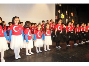 Miniklerden Yılsonu Gösterisi