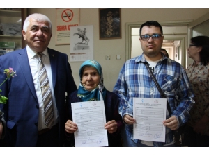 Aşçılık Eğitimi Alan Görme Engellilerin Sertifika Heyecanı