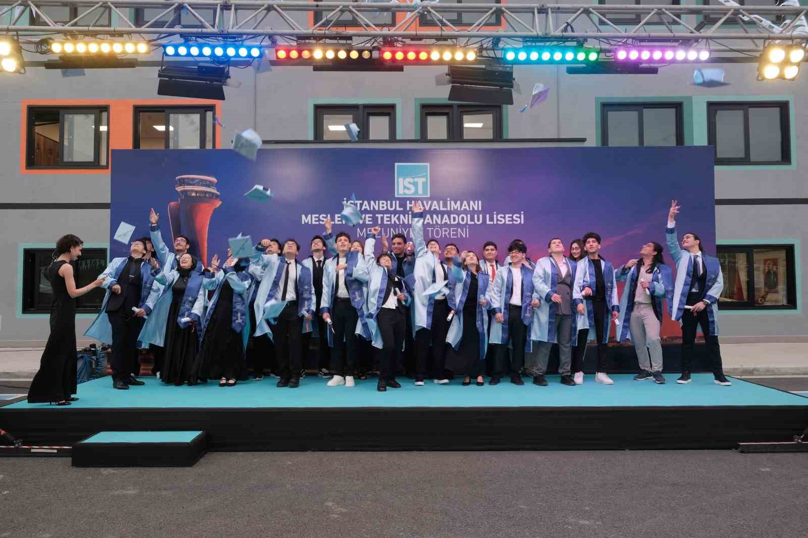 istanbul-havalimani-mesleki-ve-teknik-anadolu-lisesi-ilk-mezunlarini-verdi