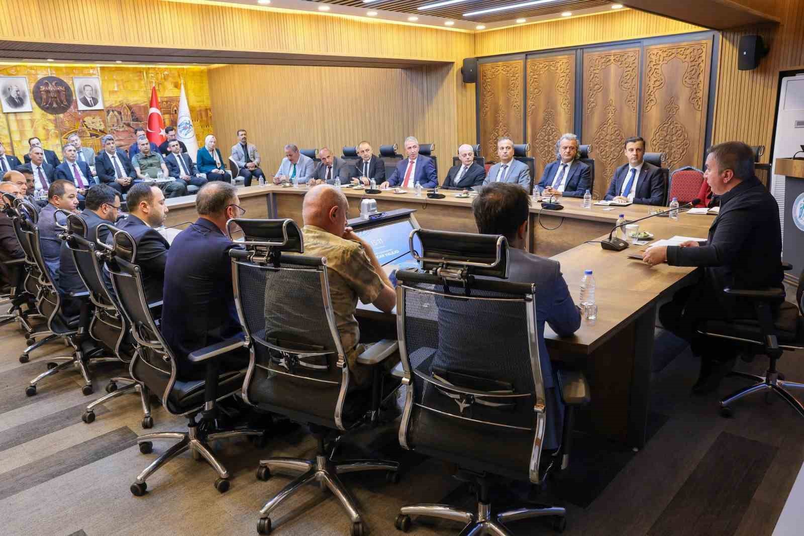 vali-aydogdu-baskanliginda-33-birim-amirleri-toplantisi-yapildi