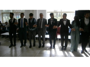 Tatvan Myo’da Mezuniyet Sevinci