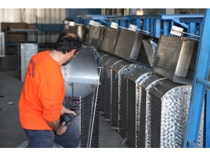 Başiskele Belediyesi Çevre Dostu Çöp Konteynerleri İmal Ediyor