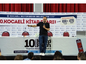 Yazar İzgören: “Bu Ülkenin Geleceği Kitapların İçindedir”