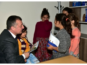 Vali Büyükakın, Gülümbelileri Dinledi