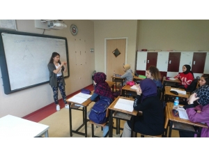 Ağızlarıyla Fırça Tuttular, Görmeden Boya Yaptılar