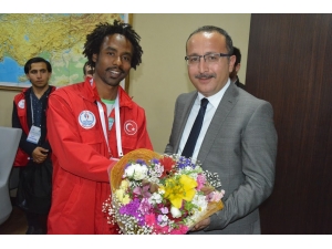 ‘Damla Projesi’ Gönüllülerinden Valilik Ziyareti