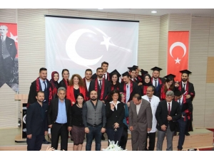 Oltu Yer Bilimleri Fakültesi Petrol Ve Doğal Gaz Mühendisliği Bölümü İlk Mezunlarını Verdi