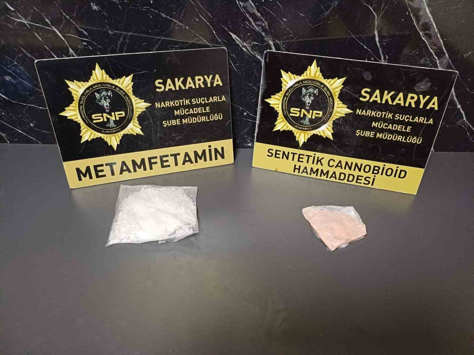 istanbul-dan-111-kilogram-uyusturucu-ham-maddesi-getirirken-sakarya-giselerinde-yakalandilar