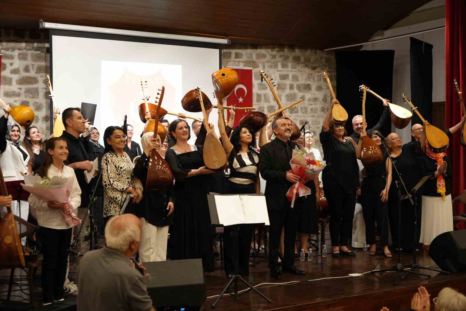 emekli-astsubaylardan-babalar-gunu-ne-ozel-turku-soleni