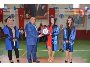 Dpü Emet Meslek Yüksekokulu 250 Mezun Verdi