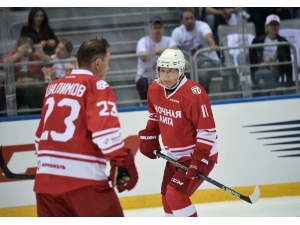 Putin, Soçi’deki Hokey Ligi’nin Gala Maçında Beş Gol Attı
