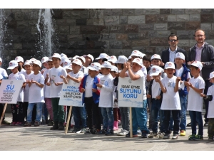 İlkokul Öğrencilerinden Anlamlı Program