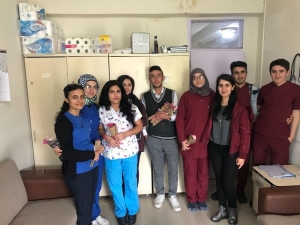 Hemşire Adaylarından Çiçekli Kutlama