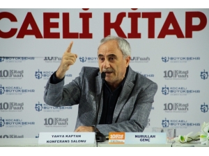 Şair Nurullah Genç, Kcoaeli Kitap Fuarı’nda