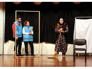 Sağlık Çalışanları İlginç Anılarını Tiyatro İle Anlattı