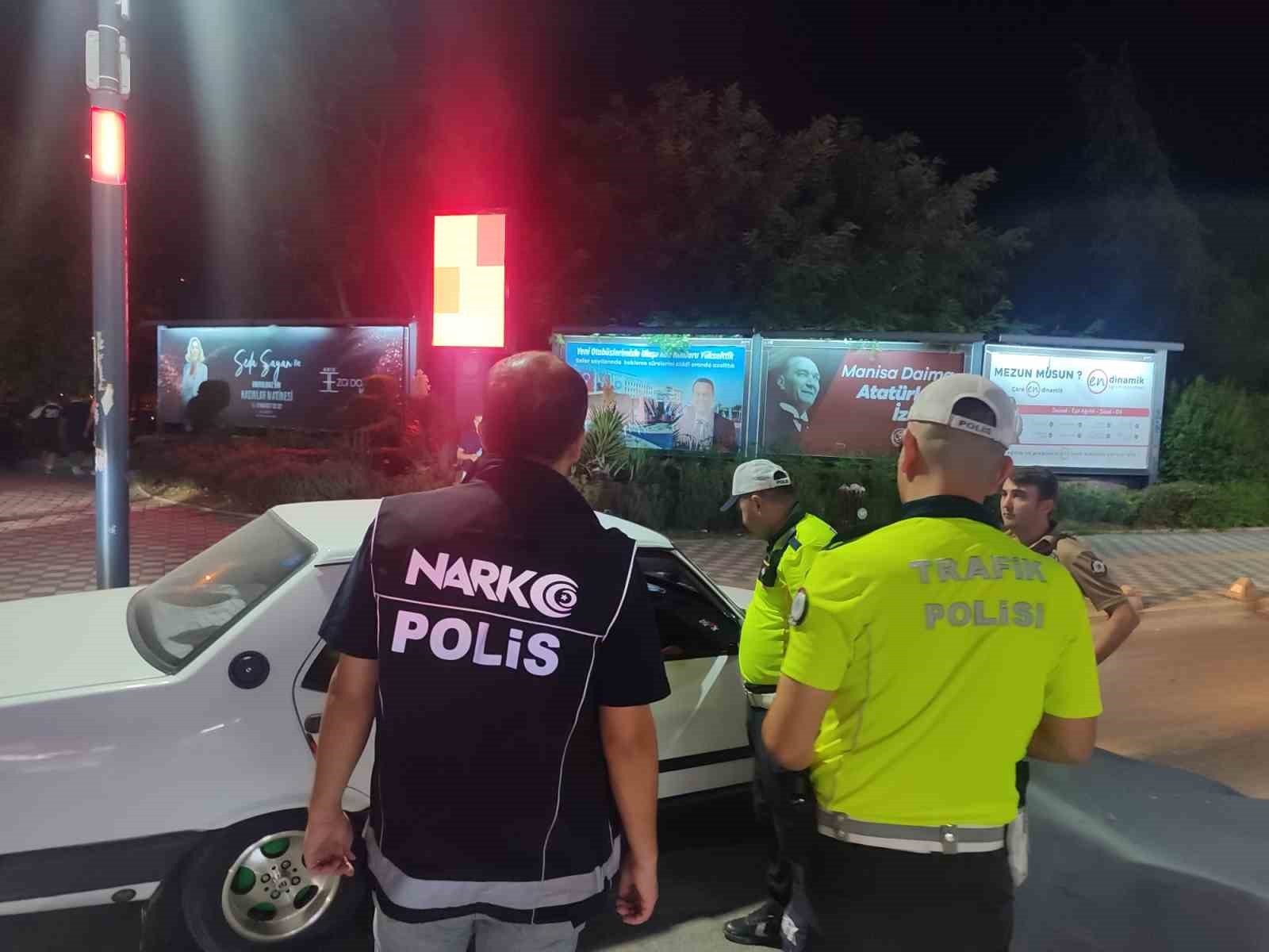 manisa-da-dev-narko-uygulamasi-15-bin-956-icimlik-uyusturucu-ele-gecirildi