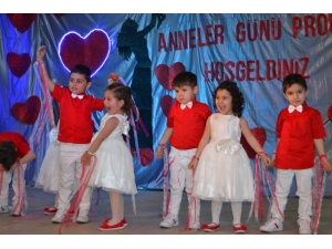 Anaokulu Öğrencilerinden Annelere Hediye