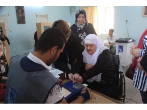 Kerkük’te Oy Verme İşlemi Sürüyor