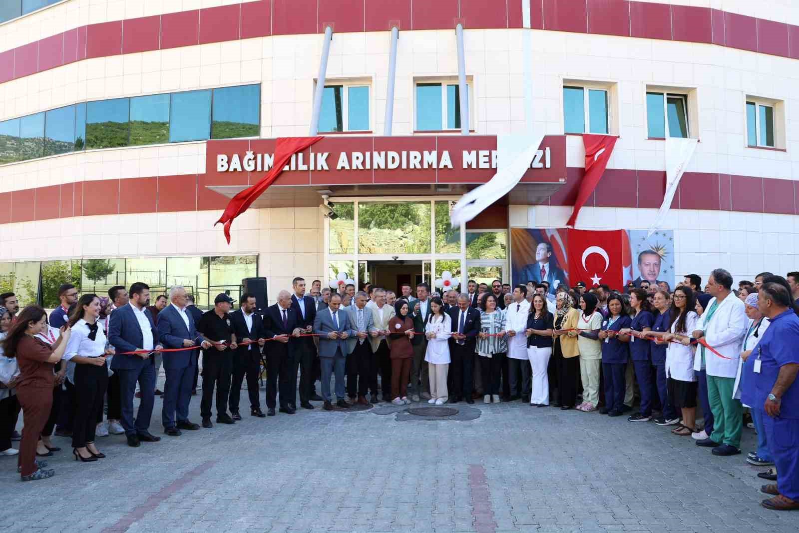 tavas-a-iki-yeni-saglik-tesisi-kazandirildi