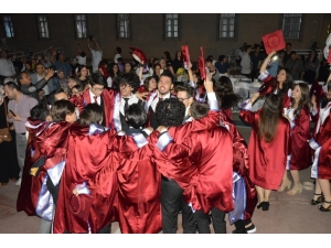 Şehzadeler Gediz Anadolu Lisesinden Gururla Mezun Oldular