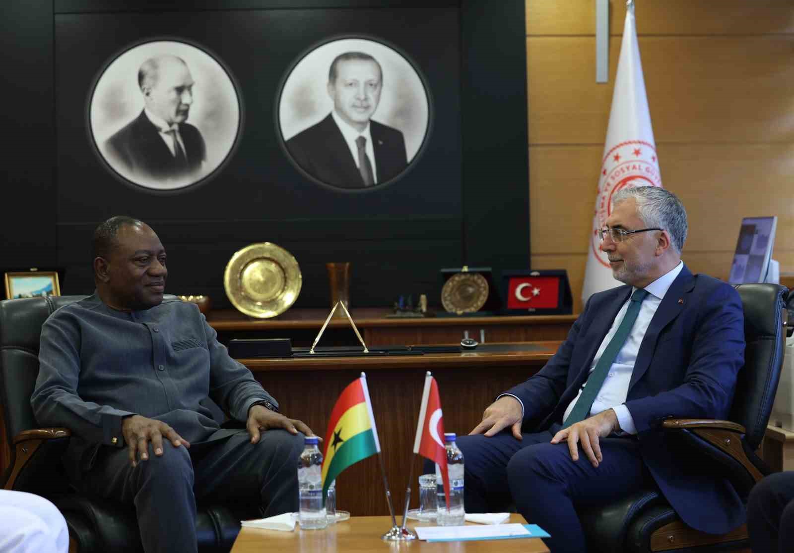 bakan-isikhan-gana-calisma-isler-ve-istihdam-bakani-pelpuo-ile-bir-araya-geldi