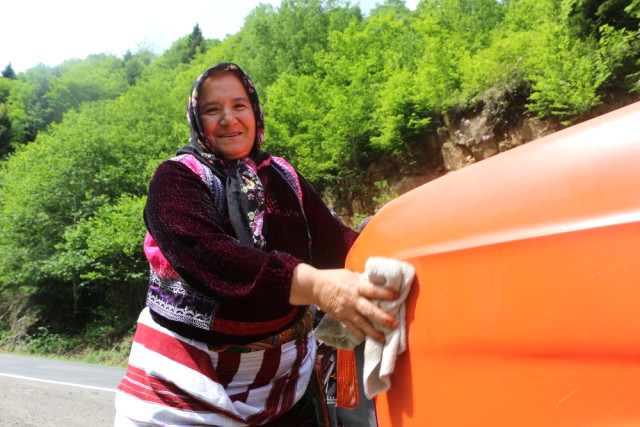 Trabzon'un Şoför Ablası Eşinden Kalan Minibüsle 18 Yıldır Dolmuşçuluk Yapıyor