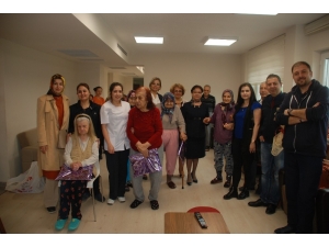 Özel Ümit Hastanesi, Alzheimer Merkezindeki Anneleri Unutmadı