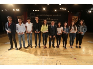Sanatçı Adaylarına Ödülleri Verildi