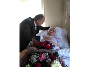 Bakan Faruk Özlü, Annesini Ziyaret Etti