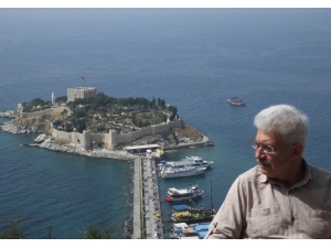 Gündüz Muhasebeci, Gece Edebiyatçı