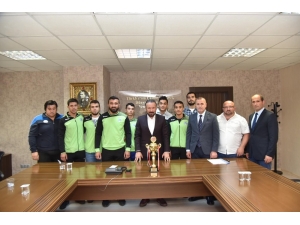 Şampiyon Güreşçiler Başkan Doğan’ı Ziyaret Etti