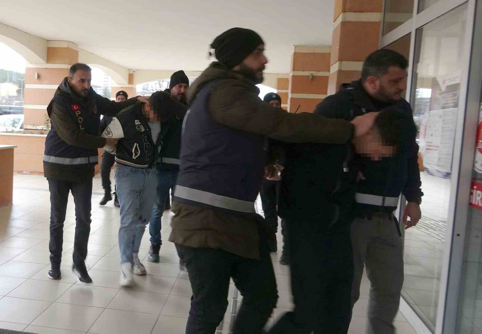 oldurdukleri-kisi-icin-bassagligi-dilediler-cok-pismaniz-diyerek-tahliyelerini-istediler