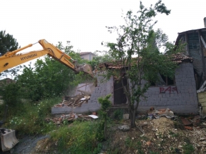 İzmit’te Kaçak Binaya Yıkım Engeli