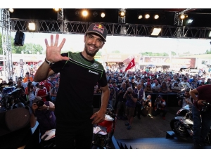 Kenan Sofuoğlu’ndan Muhteşem Veda