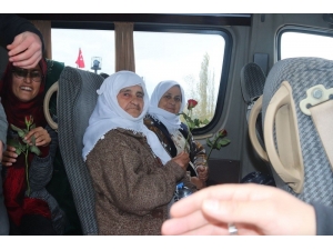 Başkale Polisinden ‘Anneler Günü’ Sürprizi