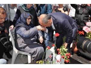 Muharrem İnce Soma Maden Şehitliğini Ziyaret Etti