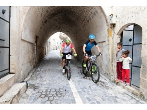 Tarihi Şanlıurfa Sokaklarında Bisiklet Yarışı