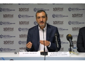 Kadir Akaras, Kitap Fuarı’nda Okurları İle Biraraya Geldi