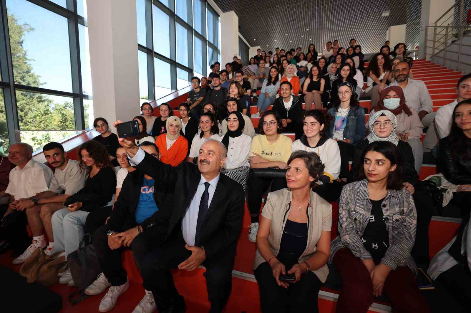 gebze-de-universiteyi-ilk-kez-kazananlara-12-bin-tl-destek