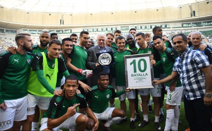 Bursaspor'dan Kaptanını Duygulandıran Veda