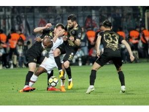 Spor Toto Süper Lig: Osmanlıspor: 2 - Beşiktaş: 3 (Maç Sonucu)