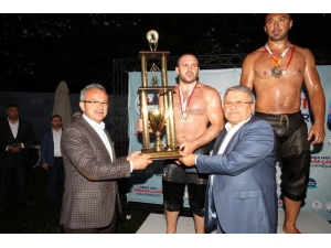 Hünkar Çayırı Yağlı Güreşleri’nde Şampiyon Ali Gürbüz Oldu