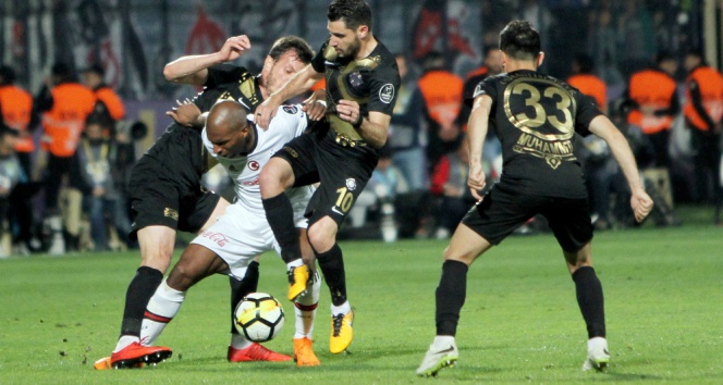 Beşiktaş Osmanlısporu Ateşe Attı