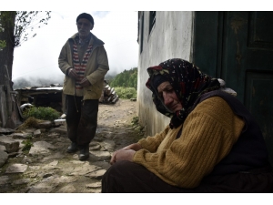 İki Görme Engelli Kardeş Hayata Birlikte Tutunuyor