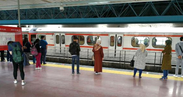 Ankara'da Korkunç Olay! Aniden Gelen Metronun Önüne Atlayarak Yaşamına Son Verdi!